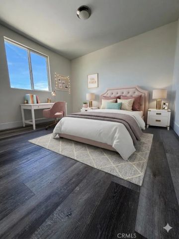 1128 E 84th Place B, Los Angeles, CA 90001