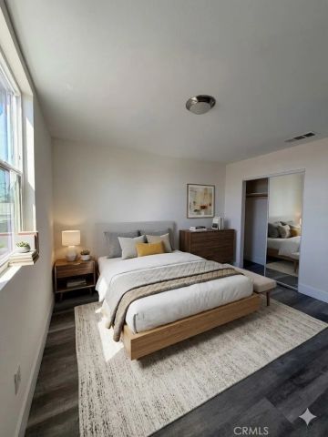 1128 E 84th Place B, Los Angeles, CA 90001