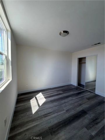 1128 E 84th Place B, Los Angeles, CA 90001