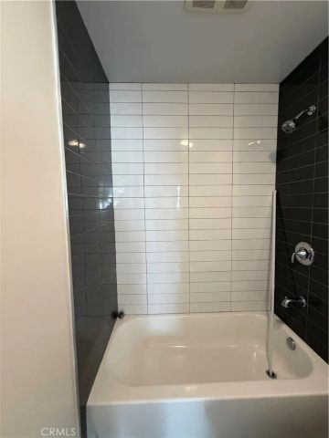 1128 E 84th Place B, Los Angeles, CA 90001