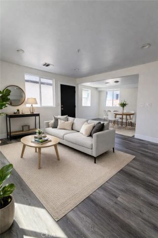 1128 E 84th Place B, Los Angeles, CA 90001