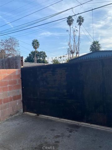 1128 E 84th Place B, Los Angeles, CA 90001