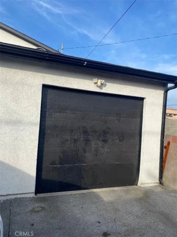 1128 E 84th Place B, Los Angeles, CA 90001