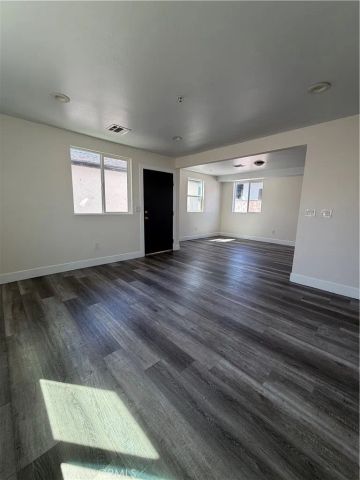 1128 E 84th Place B, Los Angeles, CA 90001