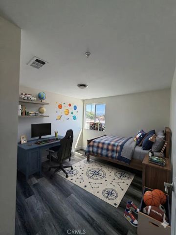 1128 E 84th Place B, Los Angeles, CA 90001