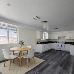 1128 E 84th Place B, Los Angeles, CA 90001