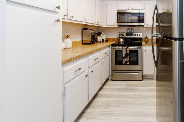 5135 GEMSTONE DRIVE 202, New Port Richey, FL 34652