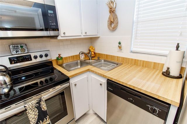 5135 GEMSTONE DRIVE 202, New Port Richey, FL 34652