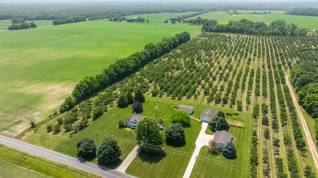 31401 Middle Crossing Road, Silver Creek Twp, MI 49047