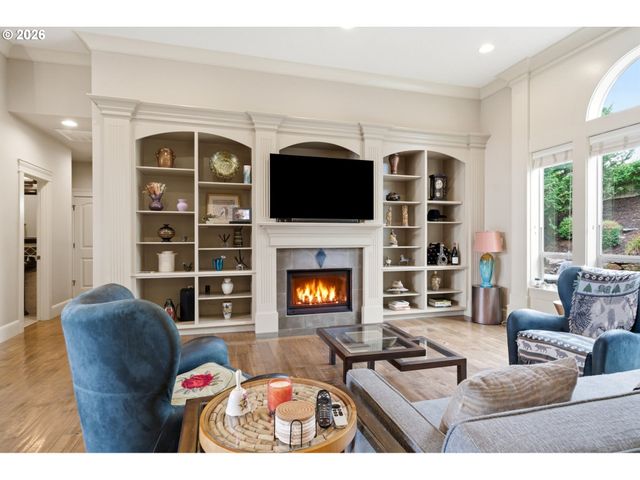 741 W DOGWOOD St, Washougal, WA 98671