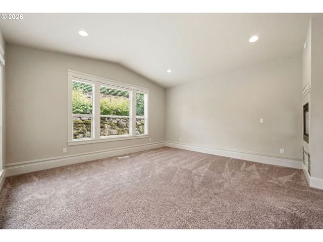 741 W DOGWOOD St, Washougal, WA 98671