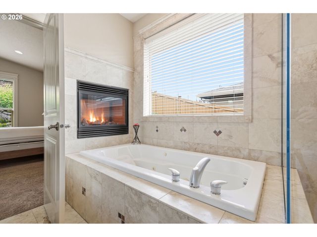 741 W DOGWOOD St, Washougal, WA 98671