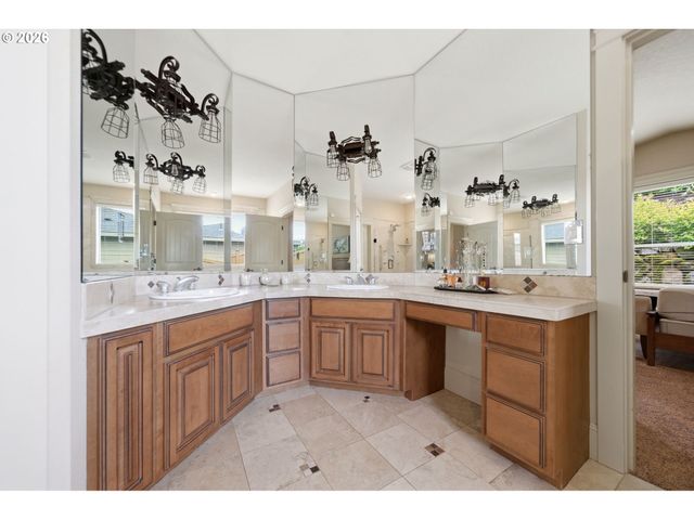 741 W DOGWOOD St, Washougal, WA 98671