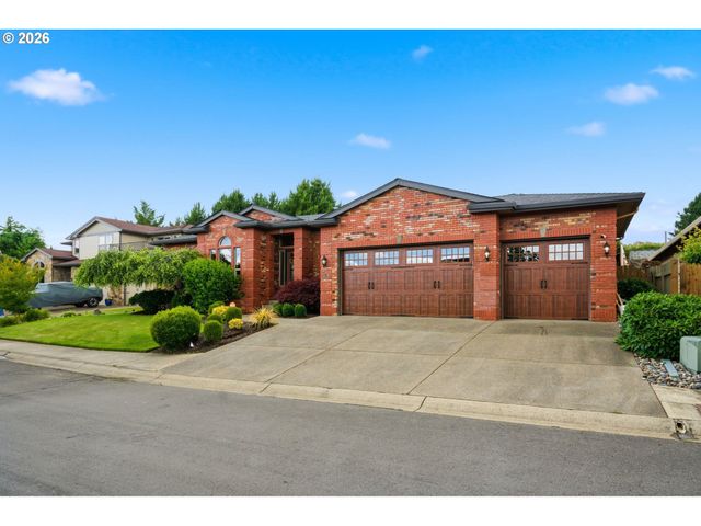 741 W DOGWOOD St, Washougal, WA 98671