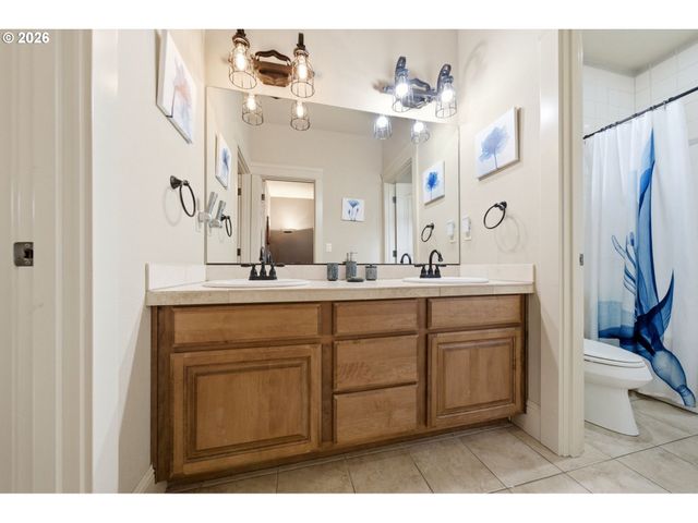 741 W DOGWOOD St, Washougal, WA 98671