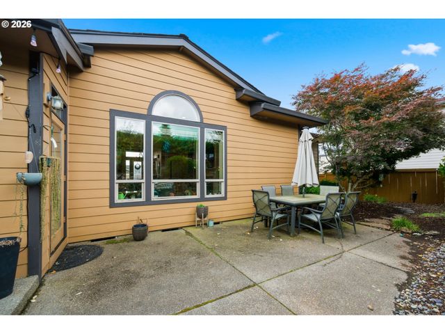 741 W DOGWOOD St, Washougal, WA 98671