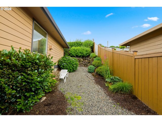 741 W DOGWOOD St, Washougal, WA 98671