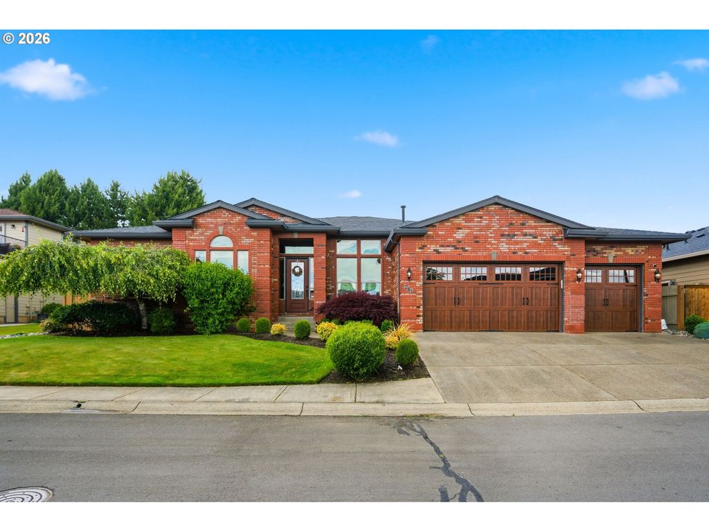 741 W DOGWOOD St, Washougal, WA 98671