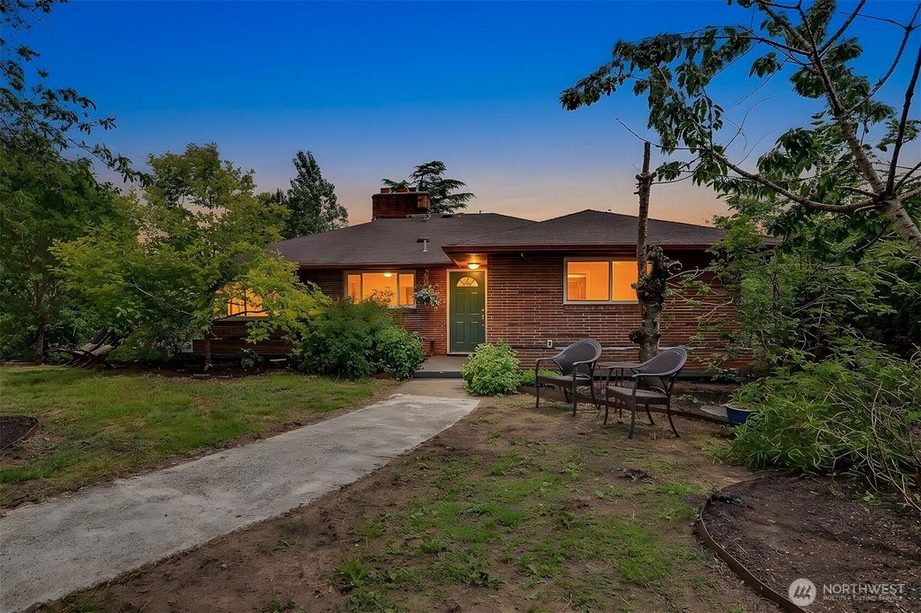 15206 40th Avenue S, Tukwila, WA 98188
