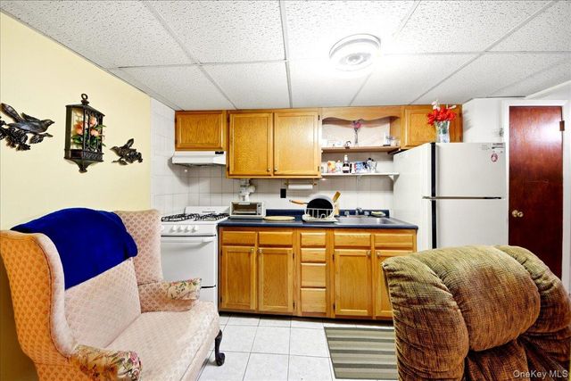 2875 Buhre Avenue, Bronx, NY 10461