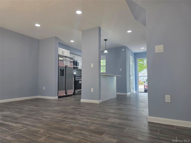 9 Trim Street, Bay Shore, NY 11706
