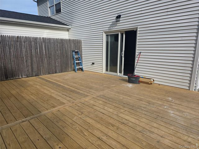 9 Trim Street, Bay Shore, NY 11706