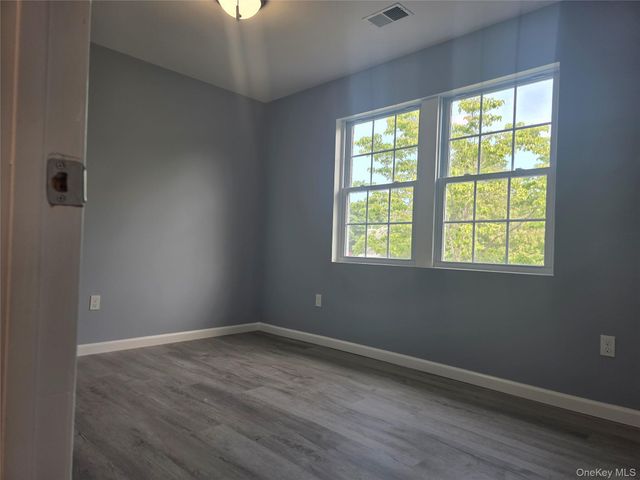 9 Trim Street, Bay Shore, NY 11706