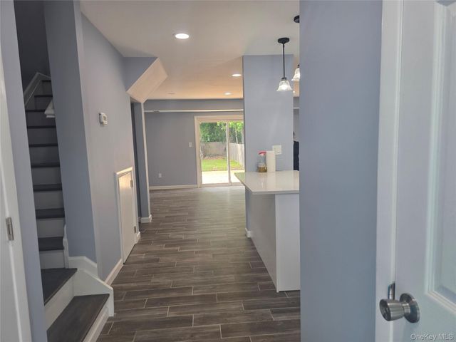 9 Trim Street, Bay Shore, NY 11706