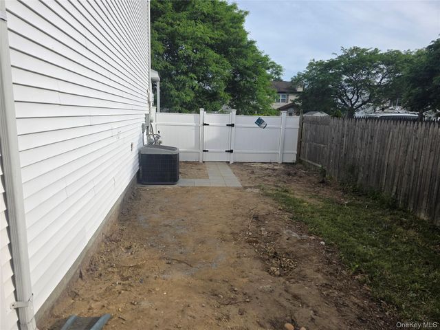9 Trim Street, Bay Shore, NY 11706