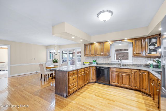 9112 Hurstwood Ct, Louisville, KY 40222