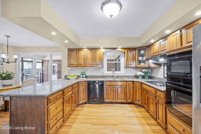 9112 Hurstwood Ct, Louisville, KY 40222