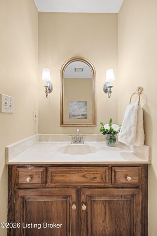 9112 Hurstwood Ct, Louisville, KY 40222