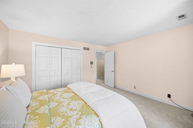 9112 Hurstwood Ct, Louisville, KY 40222