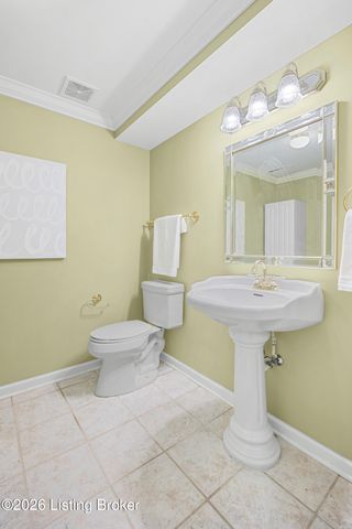 9112 Hurstwood Ct, Louisville, KY 40222