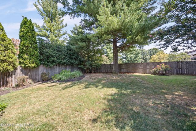 9112 Hurstwood Ct, Louisville, KY 40222