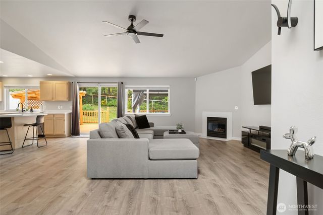 6432 Crossing Place SW, Port Orchard, WA 98367