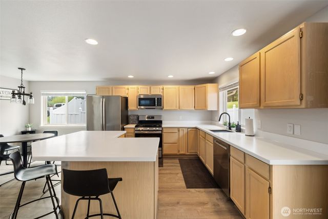 6432 Crossing Place SW, Port Orchard, WA 98367