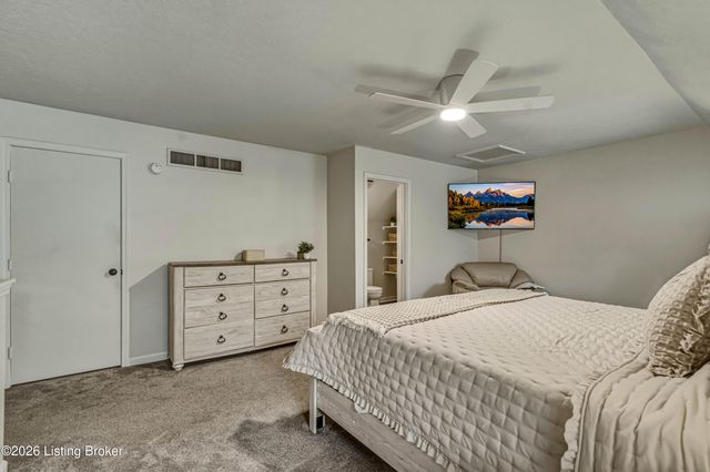 10774 Colonial Woods Ct, Louisville, KY 40223