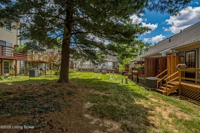 10774 Colonial Woods Ct, Louisville, KY 40223