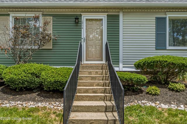 10774 Colonial Woods Ct, Louisville, KY 40223