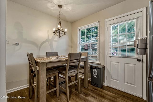 10774 Colonial Woods Ct, Louisville, KY 40223