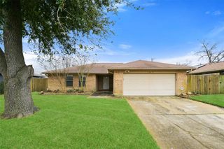 2419 38th Avenue N, Texas City, TX 77590