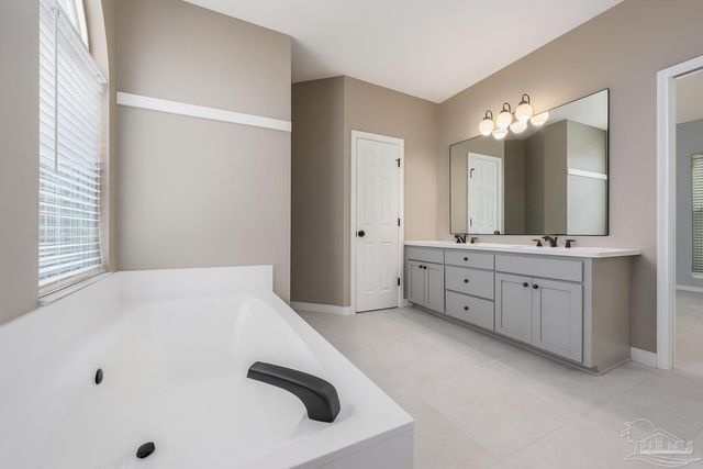 2857 N 1st Ave, Milton, FL 32583