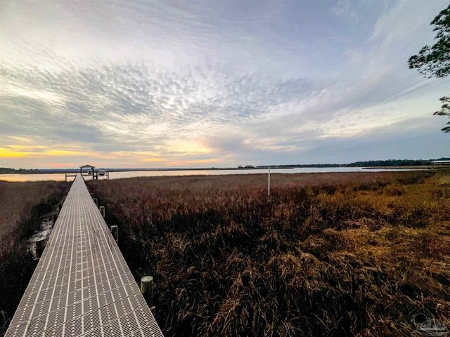 2857 N 1st Ave, Milton, FL 32583