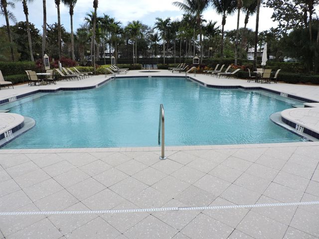 4905 Midtown Lane 2205, Palm Beach Gardens, FL 33418