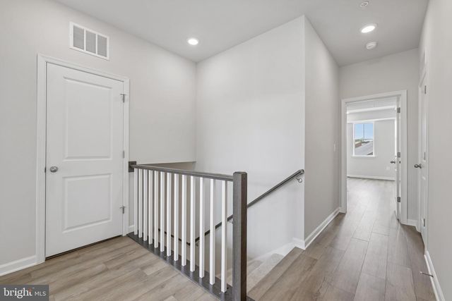 19542 VILLAGE WALK DR, Montgomery Village, MD 20886
