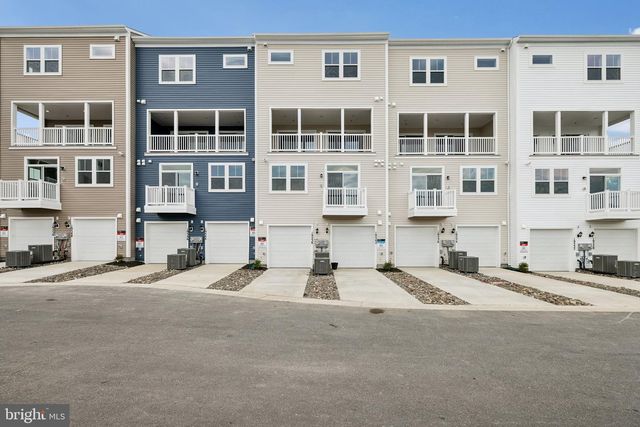 19542 VILLAGE WALK DR, Montgomery Village, MD 20886