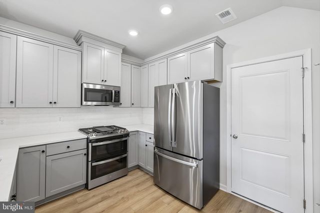 19542 VILLAGE WALK DR, Montgomery Village, MD 20886