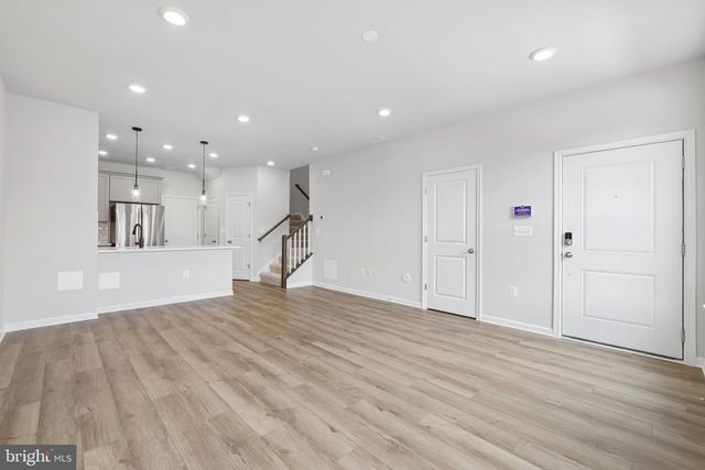 19542 VILLAGE WALK DR, Montgomery Village, MD 20886