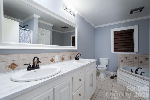 1709 Essen Lane, Gastonia, NC 28054